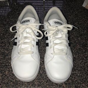 {Like NEW} Classic Adidas! Barley worn!